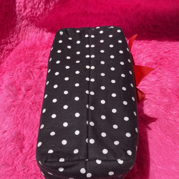 Cheerful funky quilted zipper tote red/black/white w/bow. - Picture 5 of 8